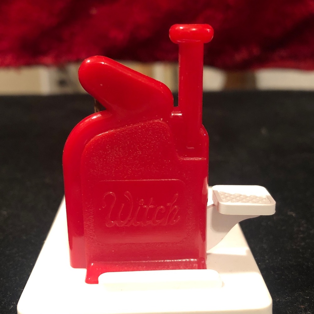 Red Witch needle threader